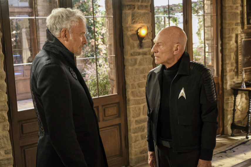 John de Lancie comme Q, Sir Patrick Stewart comme Jean-Luc Picard dans Star Trek: Picard