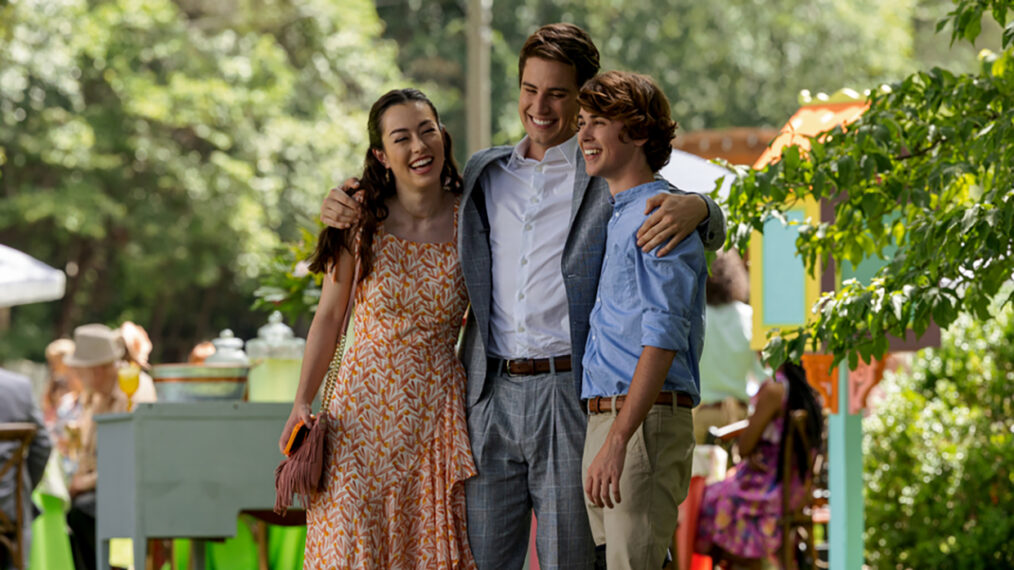 Anneliese Judge as Annie Sullivan, Carson Rowland as Ty Townsend, Logan Allen as Kyle Townsend in Sweet Magnolias