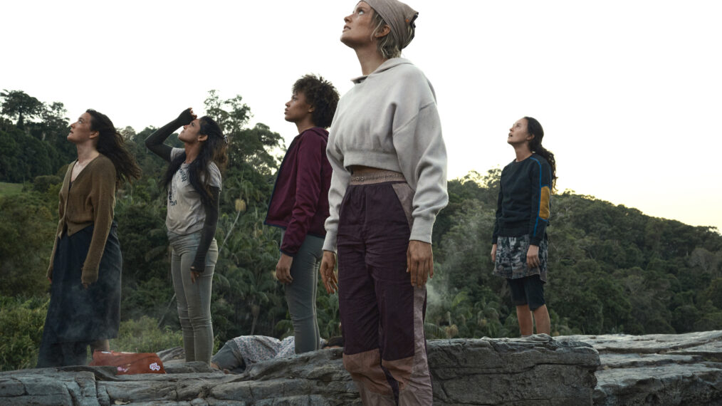 Mia Healey, Sophia Ali, Reign Edwards, Sarah Pidgeon, and Erana James in The Wilds - Season 2