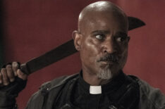 Seth Gilliam as Father Gabriel wielding a machete in The Walking Dead - Season 11, Episode 9