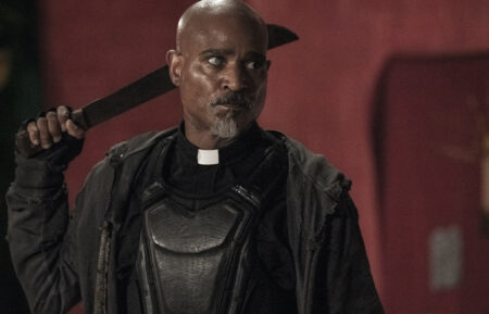 Seth Gilliam as Father Gabriel wielding a machete in The Walking Dead - Season 11, Episode 9