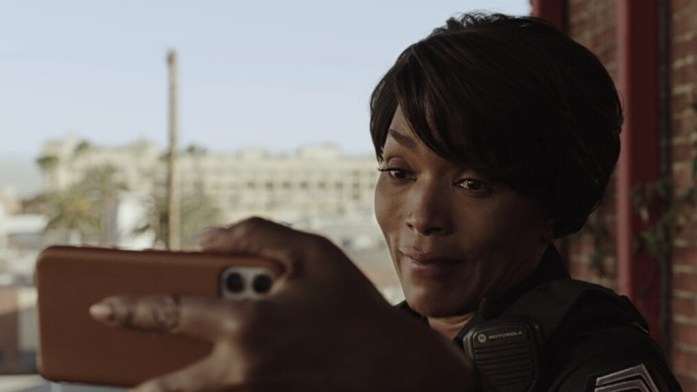 Angela Bassett in 9-1-1 Lone Star