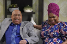 Barry Shabaka Henley as Uncle Tunde and Shola Adewusi as Auntie Olu in Bob Hearts Abishola - 'Compress to Impress'