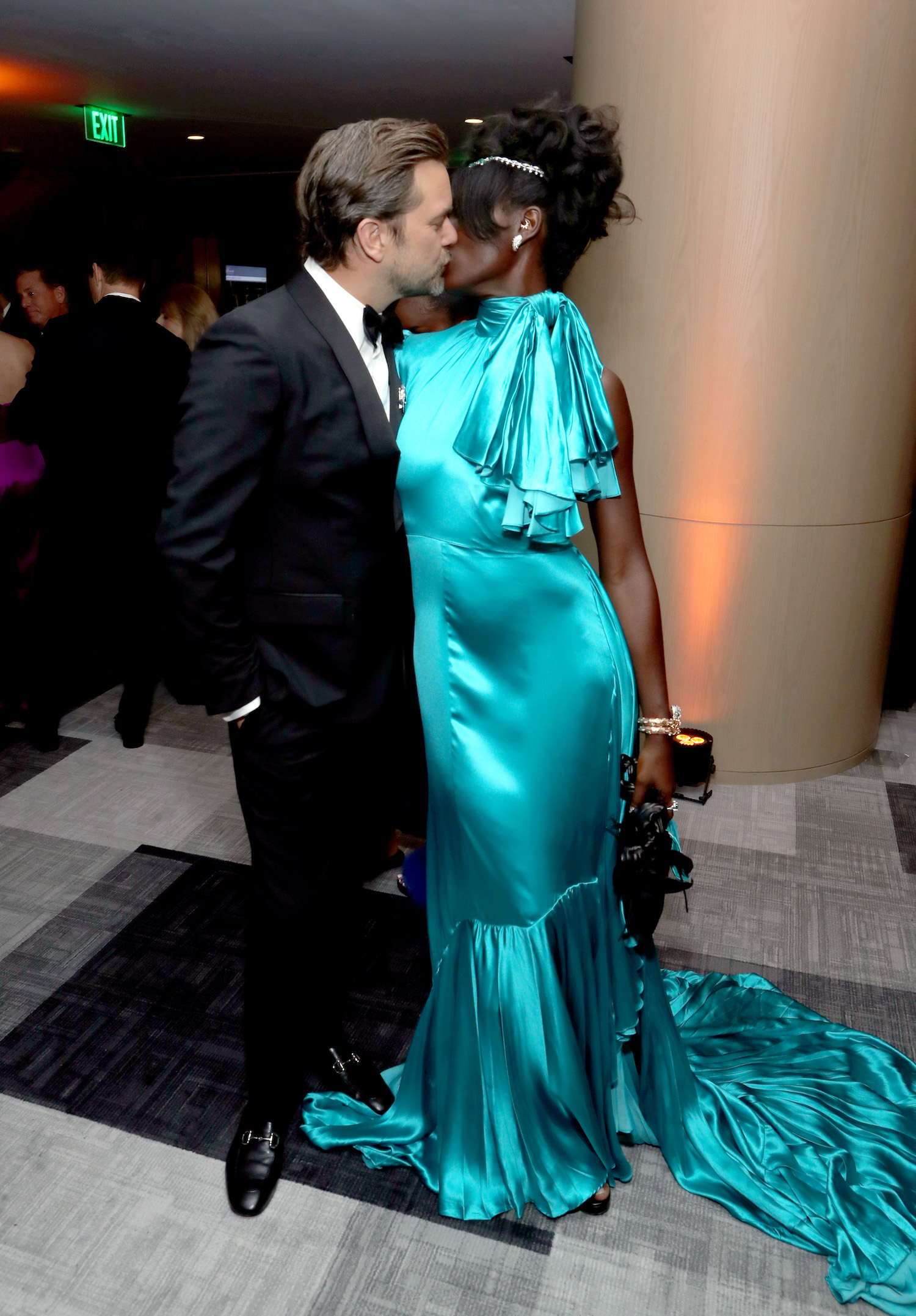 Joshua Jackson and Jodie Turner-Smith smooching at the 27th Annual Critics Choice Awards
