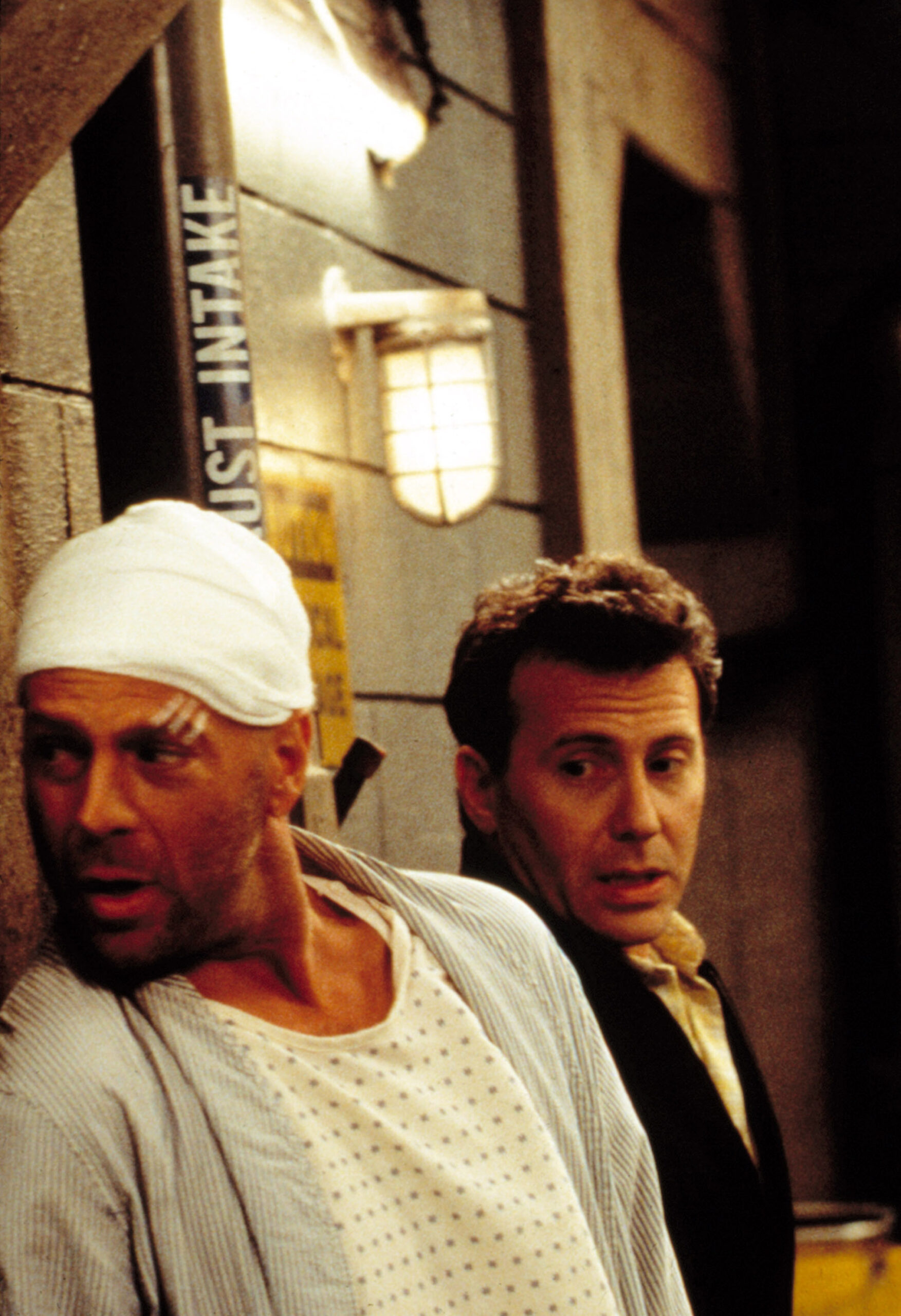 Bruce Willis as himself with Paul Reiser in Mad About You