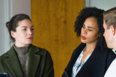 Alexa Davalos as Special Agent Kristin Gaines and Roxy Sternberg as Special Agent Sheryll Barnes in FBI Most Wanted
