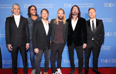 Pat Smear, Rami Jaffee, Chris Shiflett, Taylor Hawkins, Dave Grohl and Nate Mendel of Foo Fighters