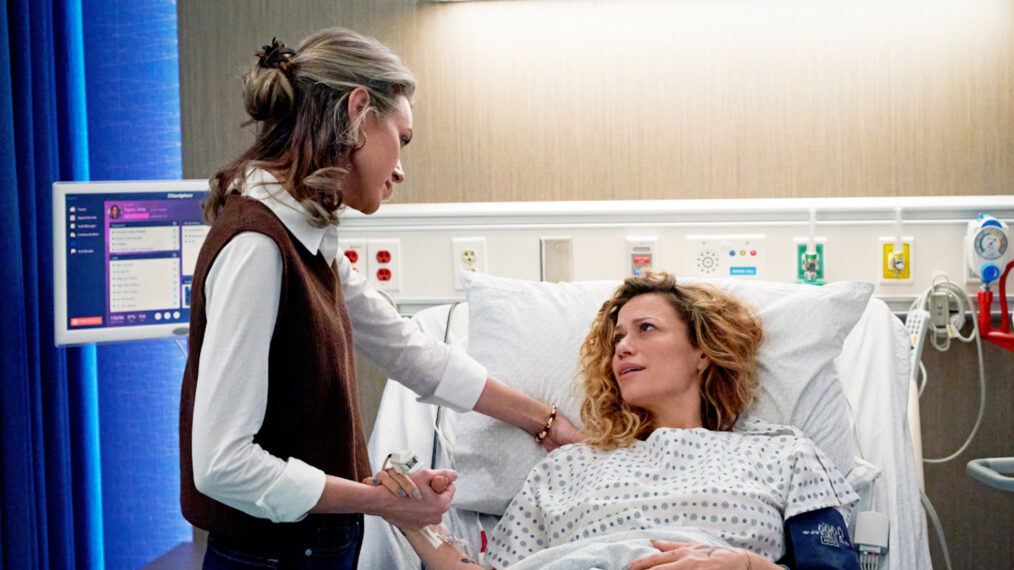 Hilarie Burton as Gretchen Taylor and Bethany Joy Lenz as Amy Taylor in Good Sam