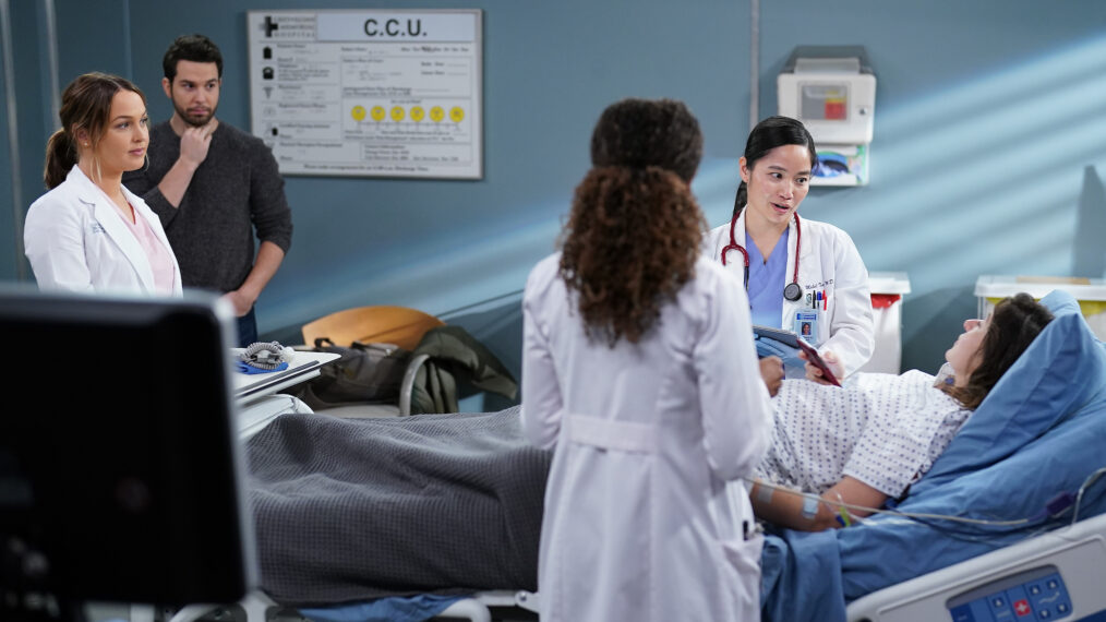 Camilla Luddington as Jo, Skylar Astin as Todd in Grey's Anatomy