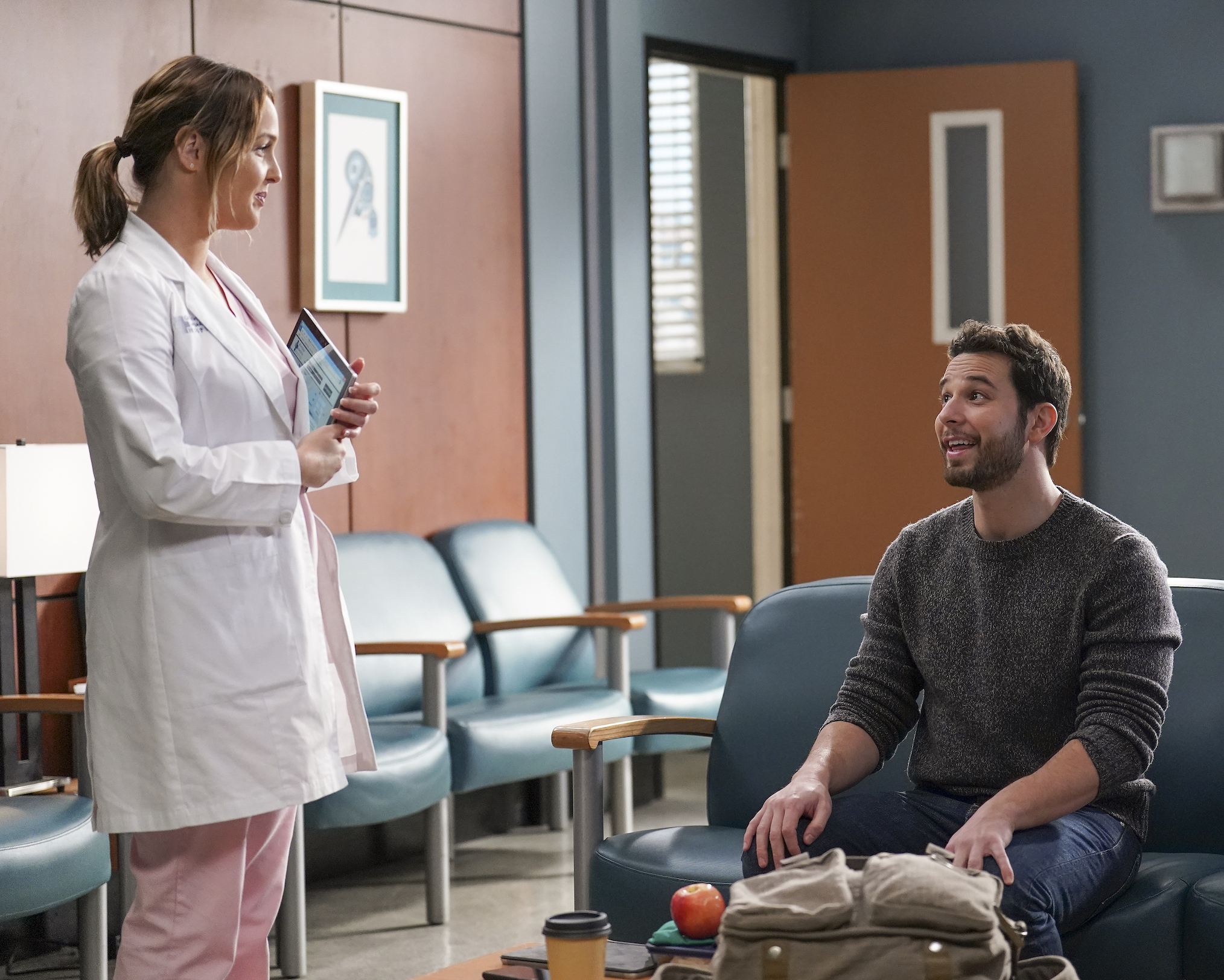 Camilla Luddington as Jo, Skylar Astin as Todd in Grey's Anatomy - 'Put the Squeeze on Me'
