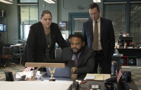 Camryn Manheim, Anthony Anderson, and Jeffrey Donovan in Law & Order - Season 21
