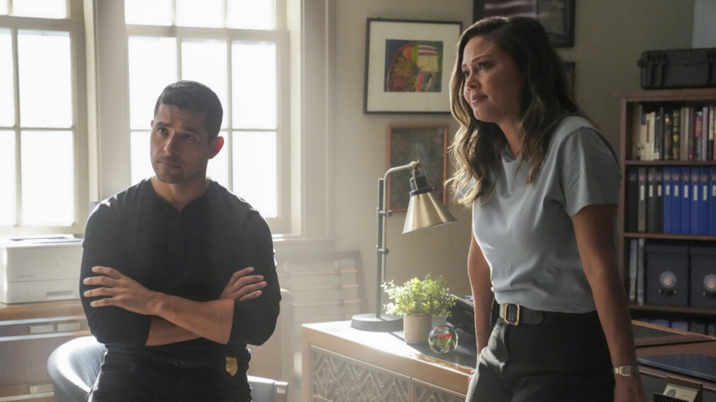 Wilmer Valderrama as Torres, Vanessa Lachey as Tennant in NCIS Hawai'i