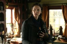 'Outlander' Sneak Peek: Claire & Tom Disagree Over His Hand Surgery (VIDEO)
