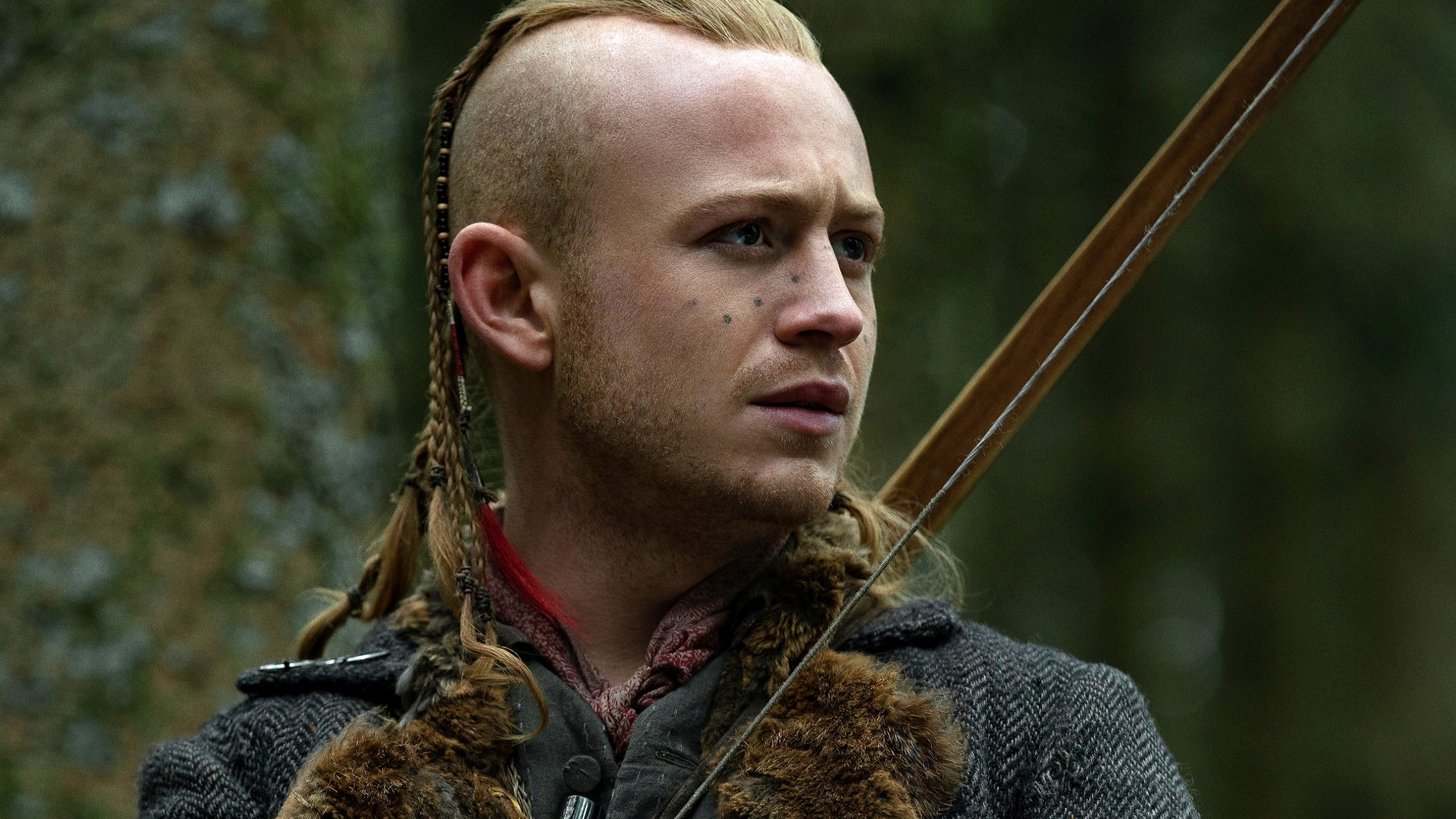 Outlander' Star John Bell on Delving Into Ian's Mohawk Story & What's Next