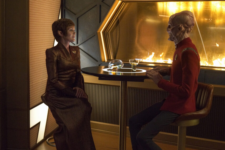 Tara Rosling as T’Rina and Doug Jones as Saru in Star Trek Discovery