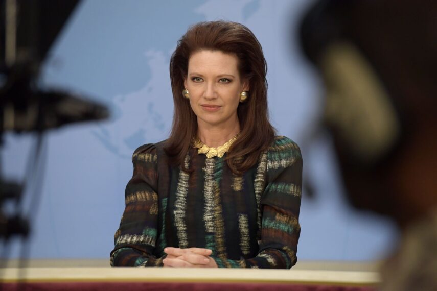 Anna Torv as Helen in The Newsreader