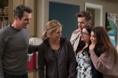 Ty Burrell, Julie Bowen, Nolan Gould, Ariel Winter, Sarah Hyland in Modern Family - 'Mother!' - Season Nine
