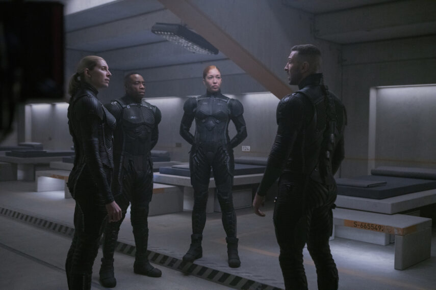 Kate Kennedy as Kai, Bentley Kalu as Vannak, Natasha Culzac as Riz, and Pablo Schreiber as Master Chief in Halo