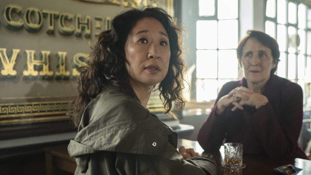 Sandra Oh as Eve Polastri, Fiona Shaw as Carolyn Martens in Killing Eve