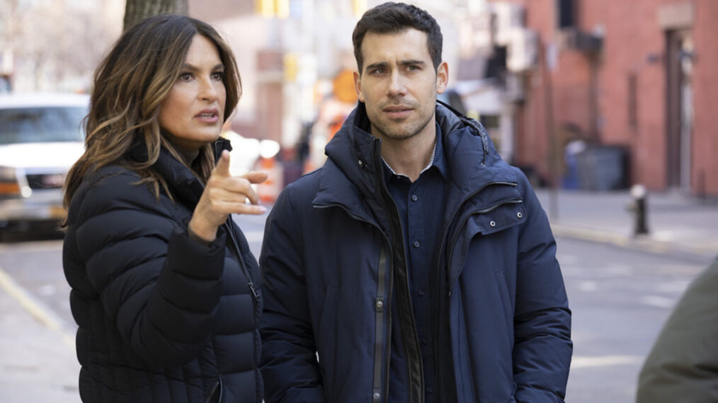 Mariska Hargitay as Captain Olivia Benson, Octavio Pisano as Detective Joe Velasco in Law & Order: SVU