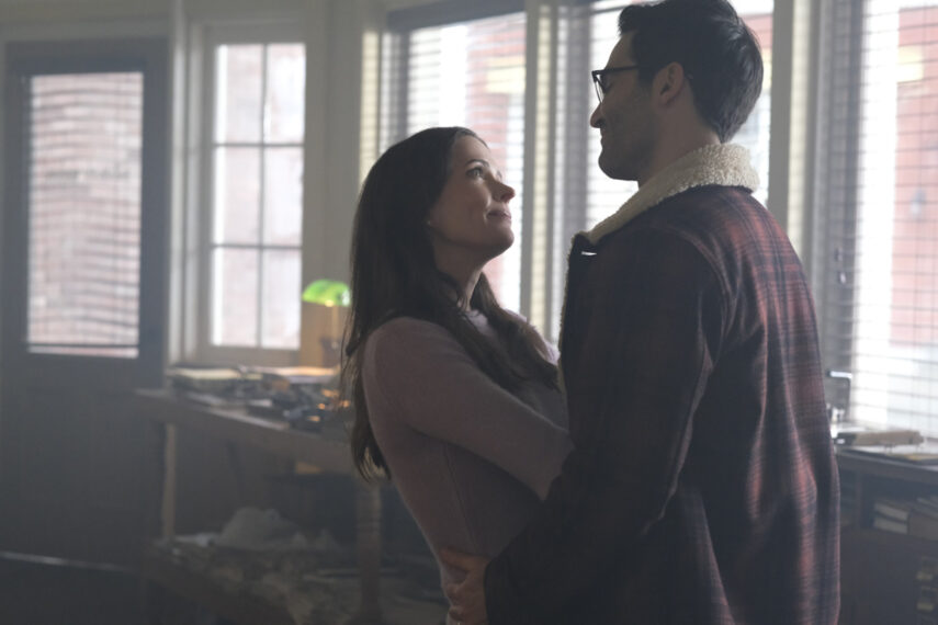 Bitsie Tulloch as Lois Lane and Tyler Hoechlin as Clark Kent in Superman & Lois