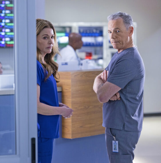 Jane Leeves as Kit, Bruce Greenwood as Bell in The Resident