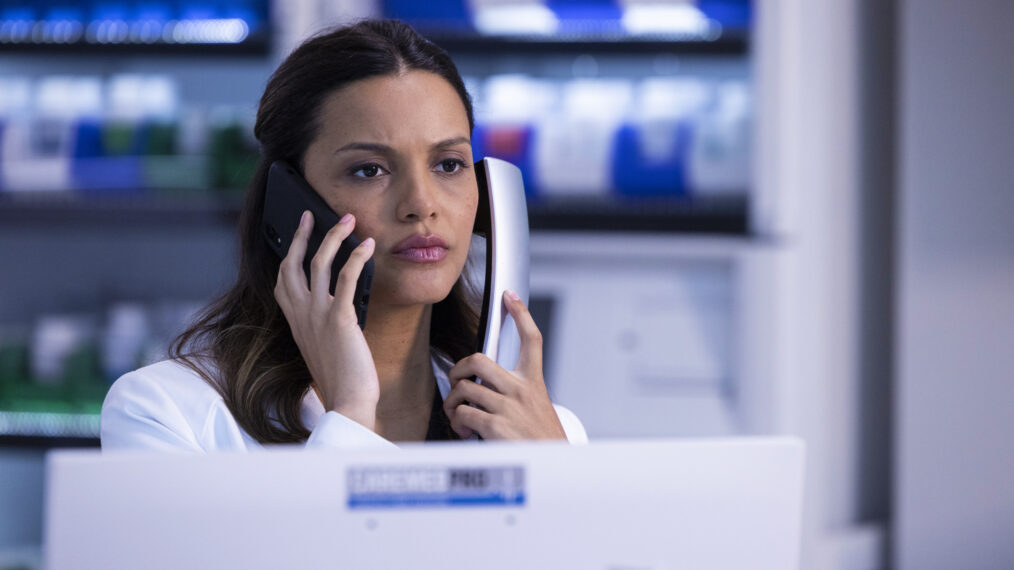 Jessica Lucas as Billie on two phones in The Resident