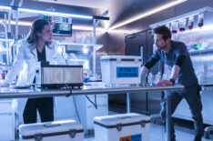 Jessica Lucas as Billie, Matt Czuchry as Conrad in The Resident - 'Risk'