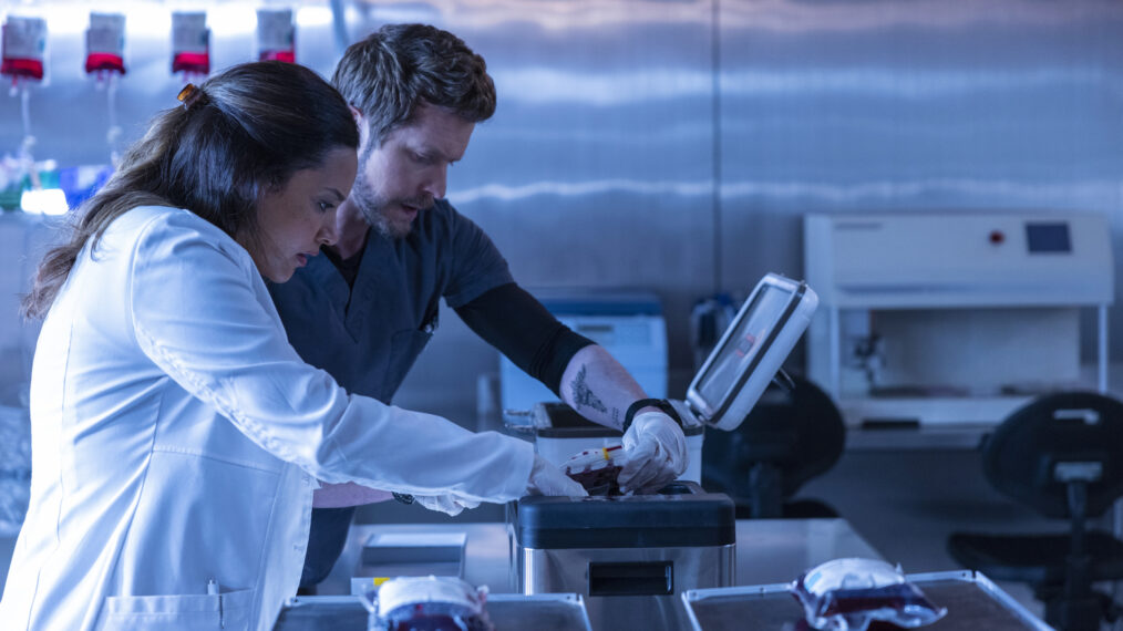 Jessica Lucas as Billie, Matt Czuchry as Conrad in The Resident - 'Risk'