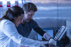 Jessica Lucas as Billie, Matt Czuchry as Conrad in The Resident - 'Risk'