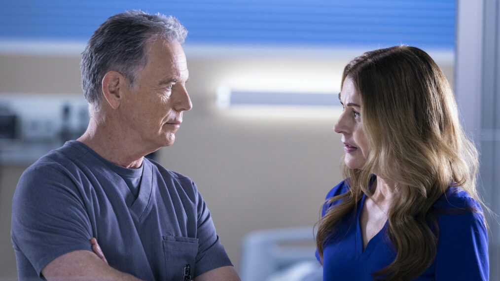 Bruce Greenwood as Bell, Jane Leeves as Kit in The Resident