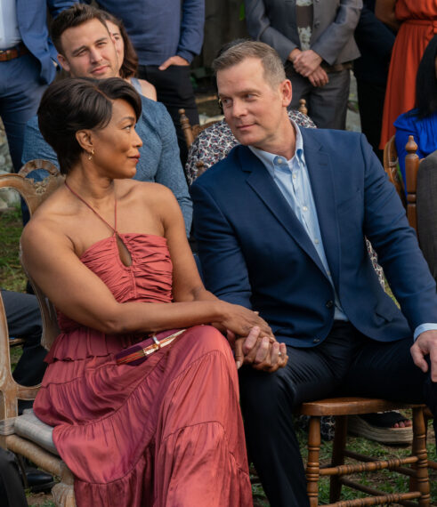 Angela Bassett as Athena, Peter Krause as Bobby in 9-1-1