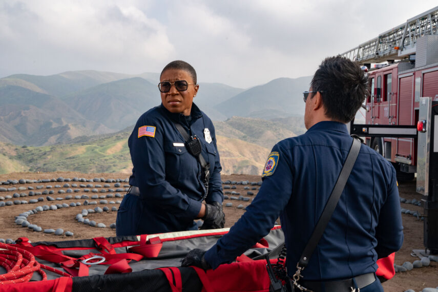 Aisha Hinds as Hen, Kenneth Choi as Chimney in 9-1-1
