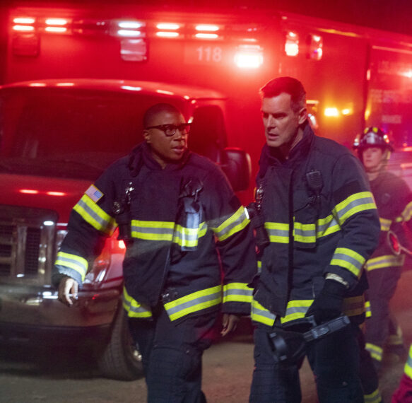 Aisha Hinds as Hen, Peter Krause as Bobby in 9-1-1