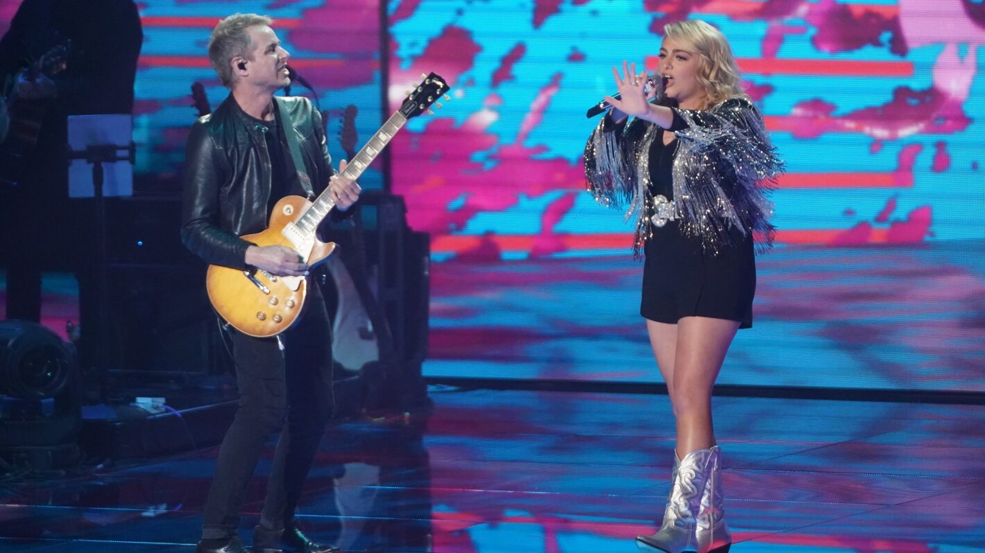 'American Idol' Carrie Underwood Mentors as Final 3 Set for the Finale