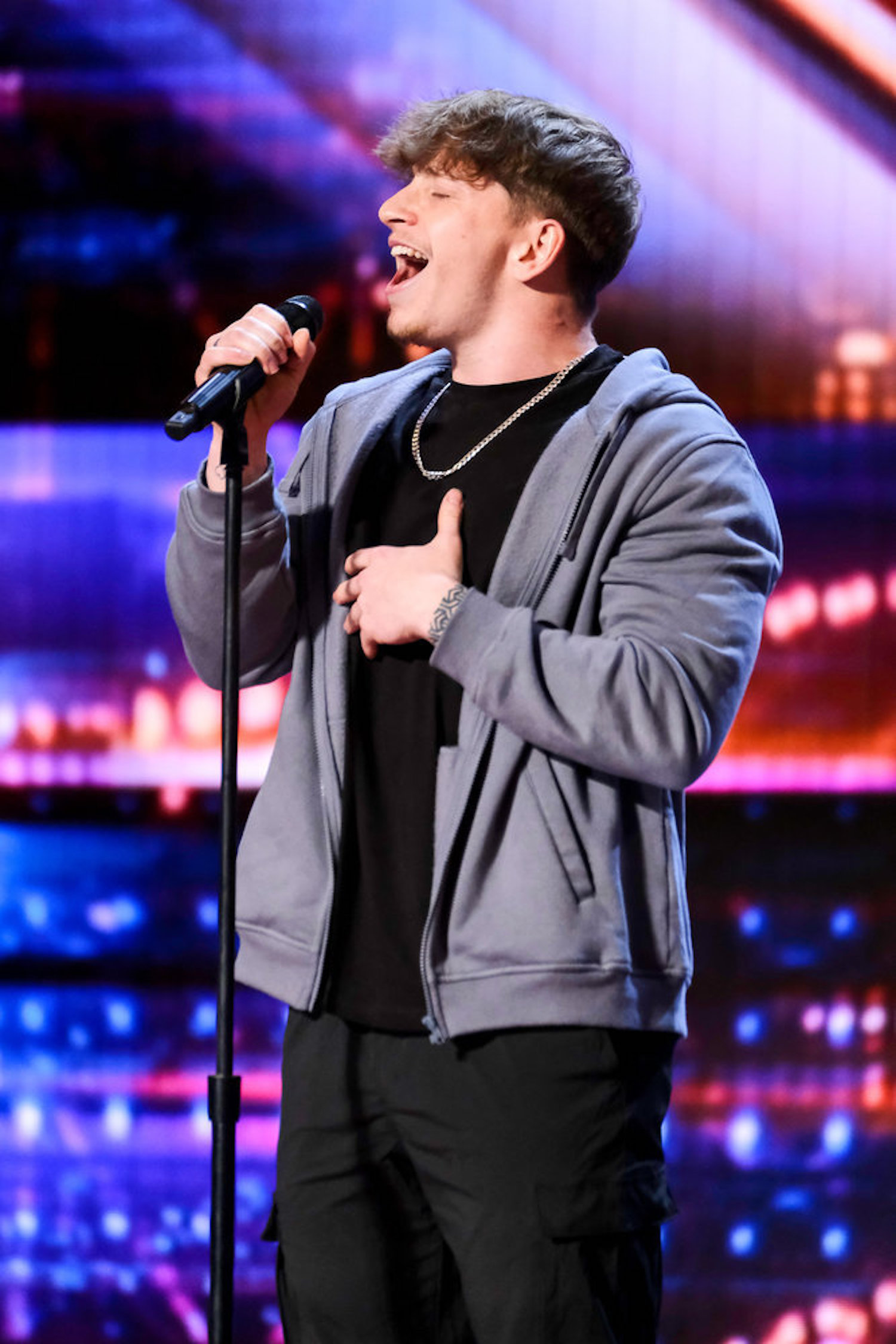 Lee Collinson in the America's Got Talent Season 17 premiere