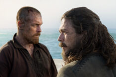 Black Sails - Toby Stephens as Captain Flint and Luke Arnold as John Silver