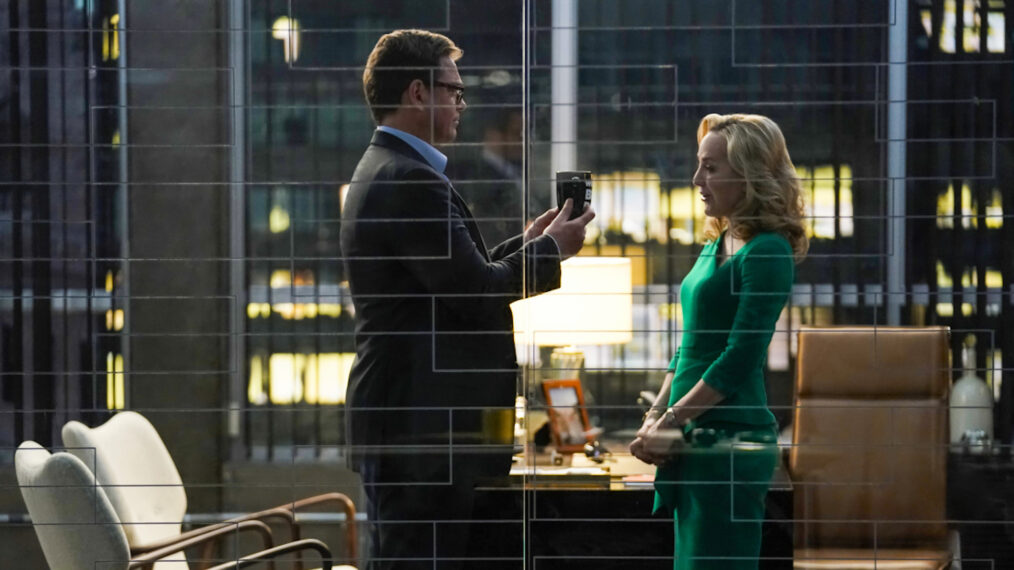 Michael Weatherly as Dr. Jason Bull and Geneva Carr as Marissa Morgan in Bull