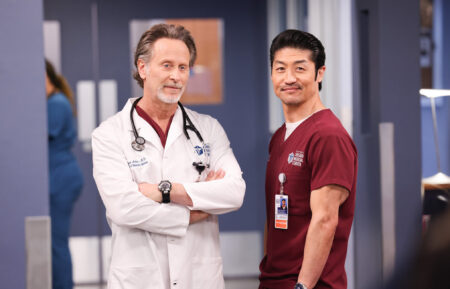 Steven Weber as Dr. Dean Archer and Brian Tee as Ethan Choi in Chicago Med