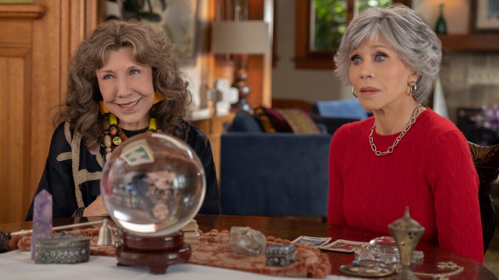 Grace and Frankie Jane Fonda and Lily Tomlin Crack Up in Season 7 Bloopers ( VIDEO) image