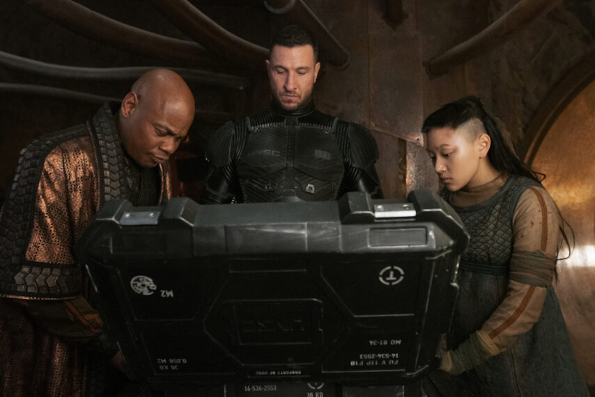 Bokeem Woodbine as Soren, Pablo Schreiber as Master Chief, Yerin Ha as Kwan Ha in Halo