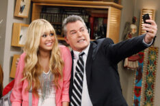 Miley Cyrus, Ray Liotta in Hannah Montana