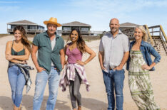 Battle on the Beach, Season 2 - mentors Alison Victoria, Ty Pennington, and Taniya Nayak pose on the beach with judges Bryan and Sarah Baeumler