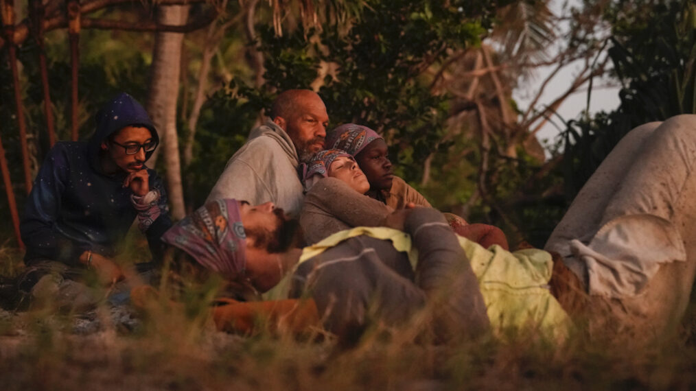 Romeo Escobar, Jonathon Young, Mike Turner, Lindsay Dolashewich and Maryanne Oketch and in the Survivor Season 42 finale