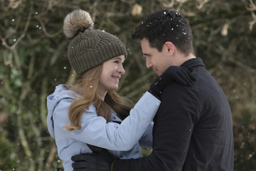 Danielle Panabaker as Caitlin Snow and Robbie Amell as Ronnie in The Flash