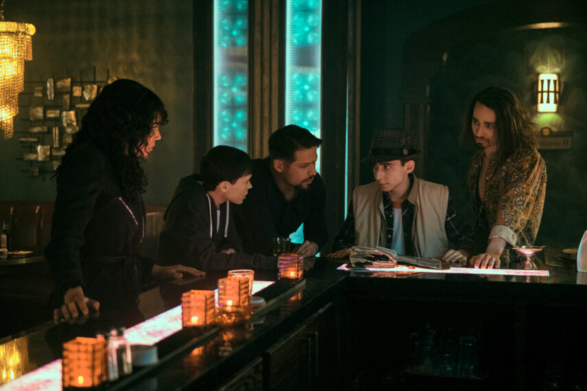 Emmy Raver-Lampman as Allison Hargreeves, Elliot Page as Viktor Hargreeves, David Castañeda as Diego Hargreeves, Aidan Gallagher as Number Five, Robert Sheehan as Klaus Hargreeves