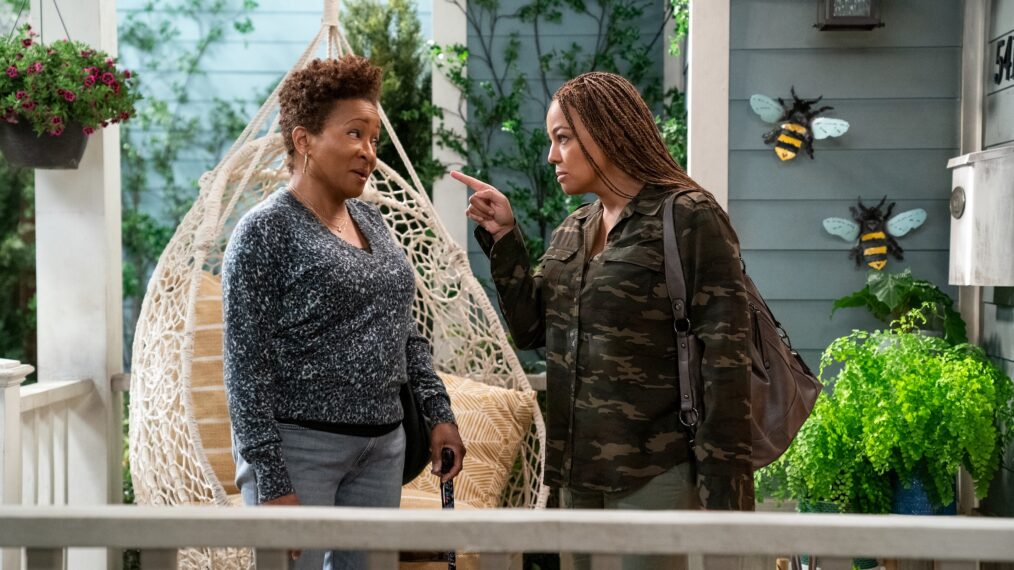 Wanda Sykes as Lucretia, Kim Fields as Regina in episode 201 of The Upshaws