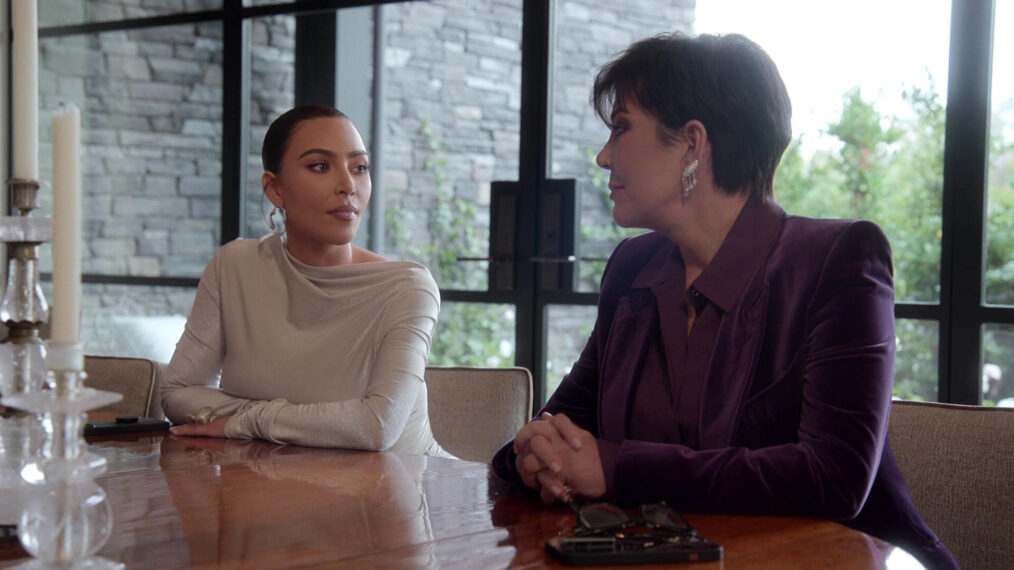 Kim Kardashian and Kris Jenner in The Kardashians - Season 1 Episode 10