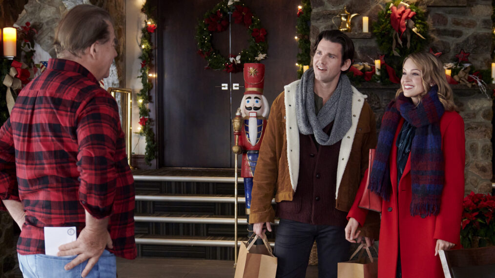 Kevin McGarry, Kayla Wallace in My Grown-Up Christmas List