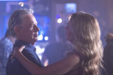 Bruce Greenwood as Bell and Jane Leeves as Kit dancing in The Resident